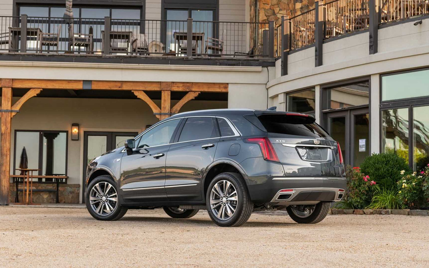 Comparison Cadillac XT5 Premium Luxury 2021 vs Jeep Grand